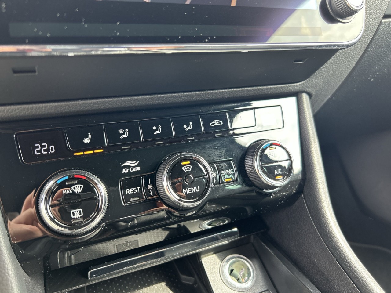 Skoda Superb Cb. SPORTLINE 1.5TSI DSG AHK+NAVI+ACC+DCC