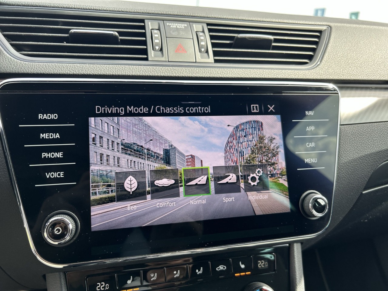 Skoda Superb Cb. SPORTLINE 1.5TSI DSG AHK+NAVI+ACC+DCC