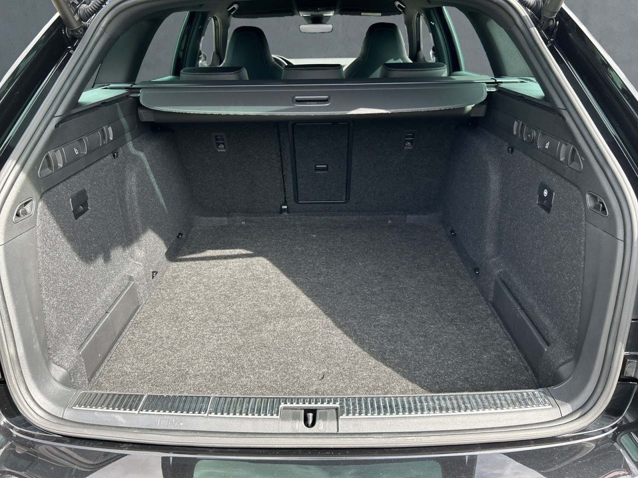 Skoda Superb Cb. SPORTLINE 1.5TSI DSG AHK+NAVI+ACC+DCC