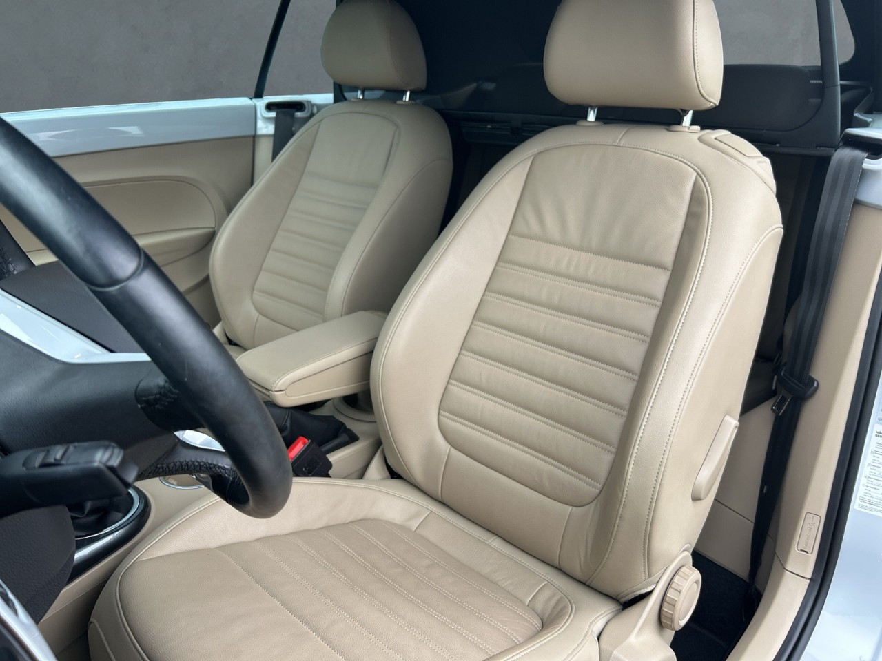 Volkswagen Beetle Cabrio R-Line 2.0 TSI NAVI+LEDER+SHZ+PDC