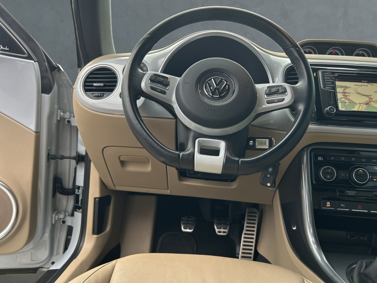 Volkswagen Beetle Cabrio R-Line 2.0 TSI NAVI+LEDER+SHZ+PDC
