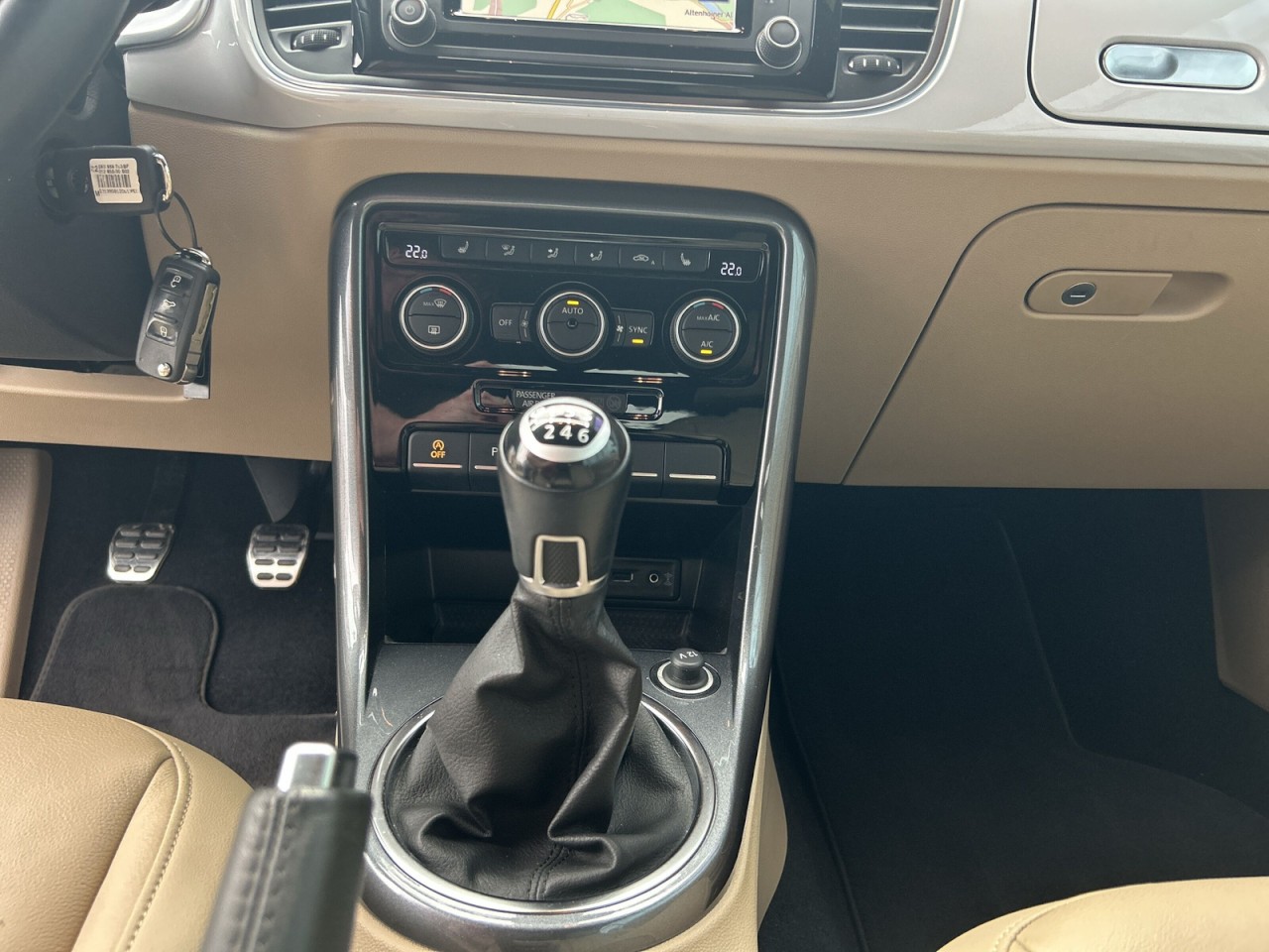 Volkswagen Beetle Cabrio R-Line 2.0 TSI NAVI+LEDER+SHZ+PDC
