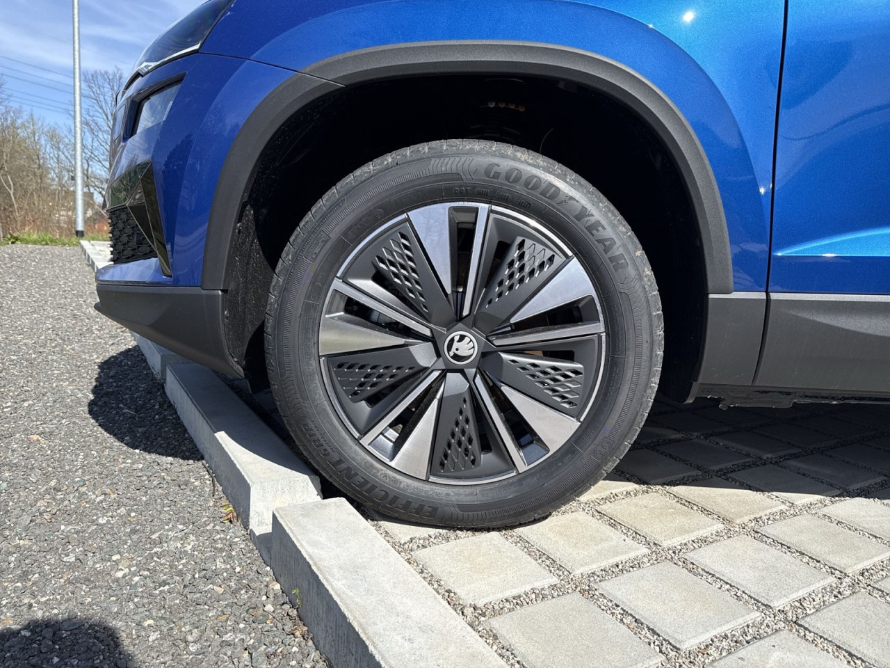 Skoda Karoq BALANCE 1.5 TSI DSG AHK+NAVI+MATRIX+ACC+VC