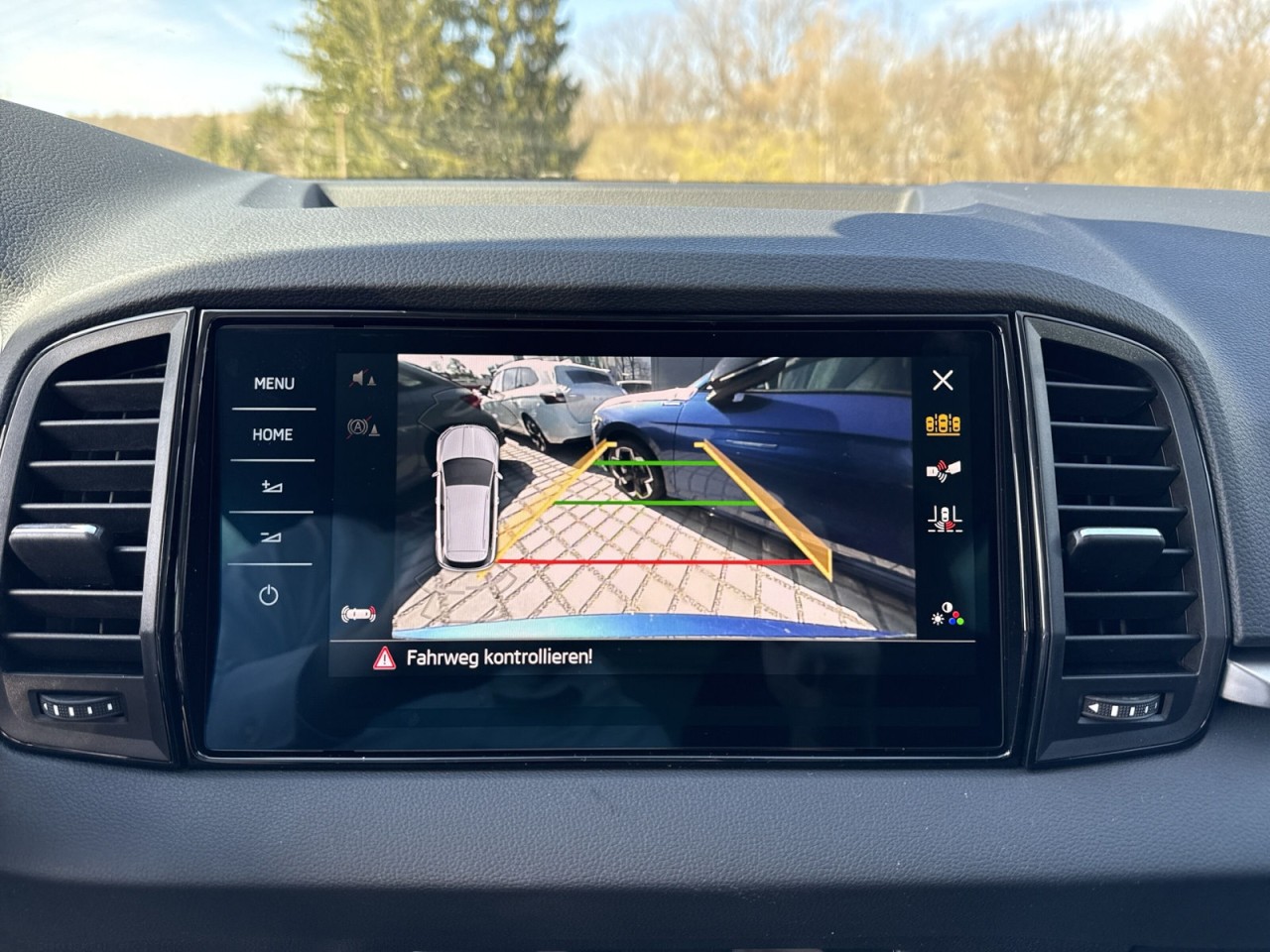 Skoda Karoq BALANCE 1.5 TSI DSG AHK+NAVI+MATRIX+ACC+VC
