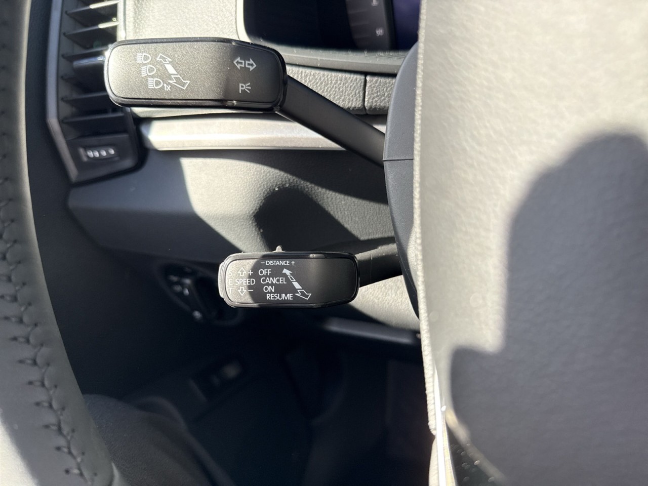 Skoda Karoq BALANCE 1.5 TSI DSG AHK+NAVI+MATRIX+ACC+VC