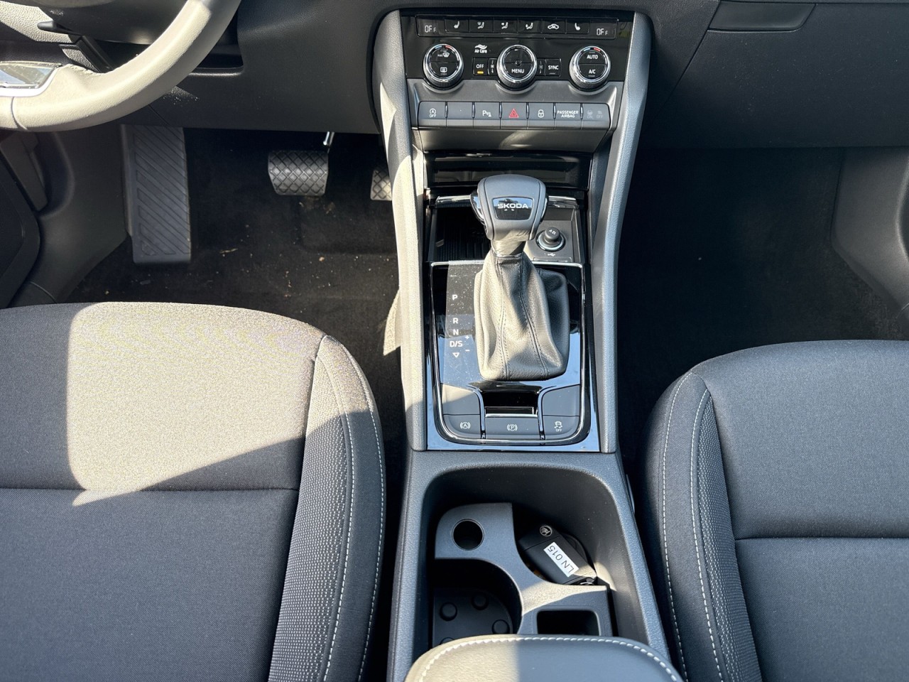 Skoda Karoq BALANCE 1.5 TSI DSG AHK+NAVI+MATRIX+ACC+VC