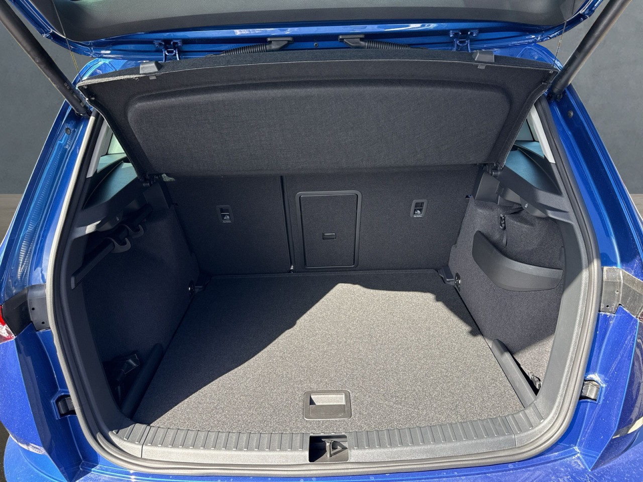 Skoda Karoq BALANCE 1.5 TSI DSG AHK+NAVI+MATRIX+ACC+VC