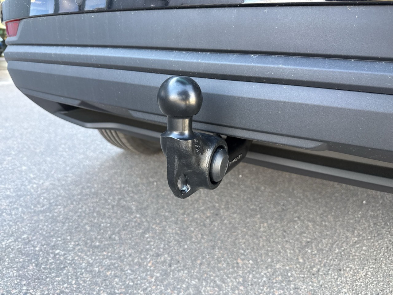 Skoda Karoq TOUR 1.5 TSI DSG AHK+MATRIX+VARIO-FLEX+PDC