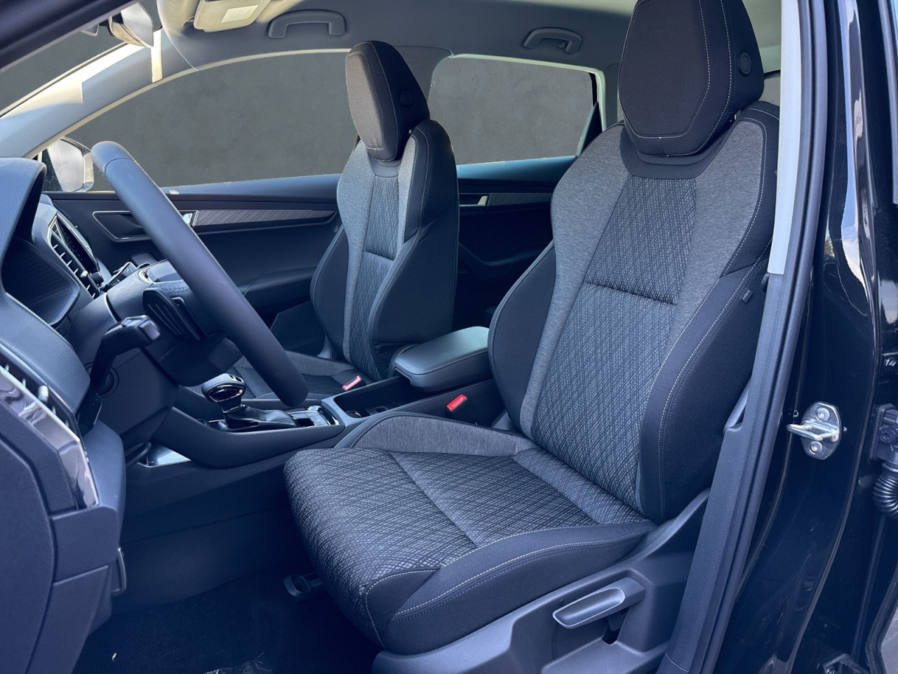 Skoda Karoq TOUR 1.5 TSI DSG AHK+MATRIX+VARIO-FLEX+PDC