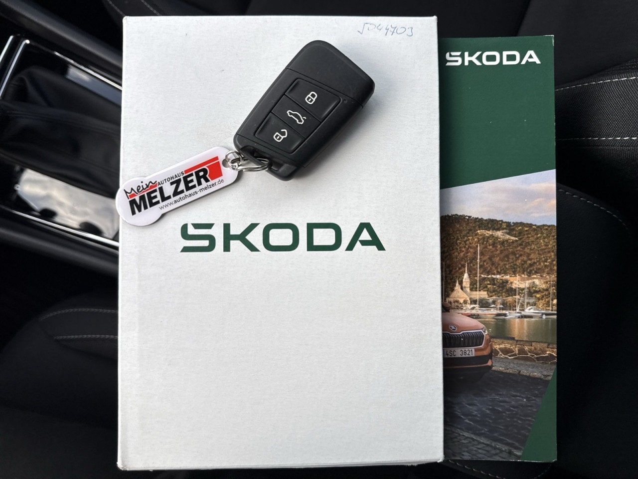 Skoda Karoq SELECTION 1.5TSI DSG ALU+4xSHZ+WSS BEHEIZT