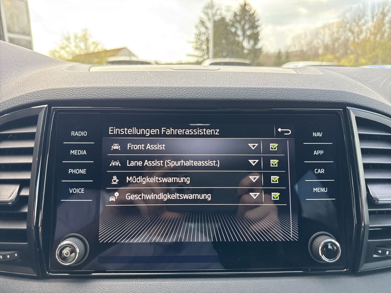 Skoda Karoq SELECTION 1.5TSI DSG ALU+4xSHZ+WSS BEHEIZT