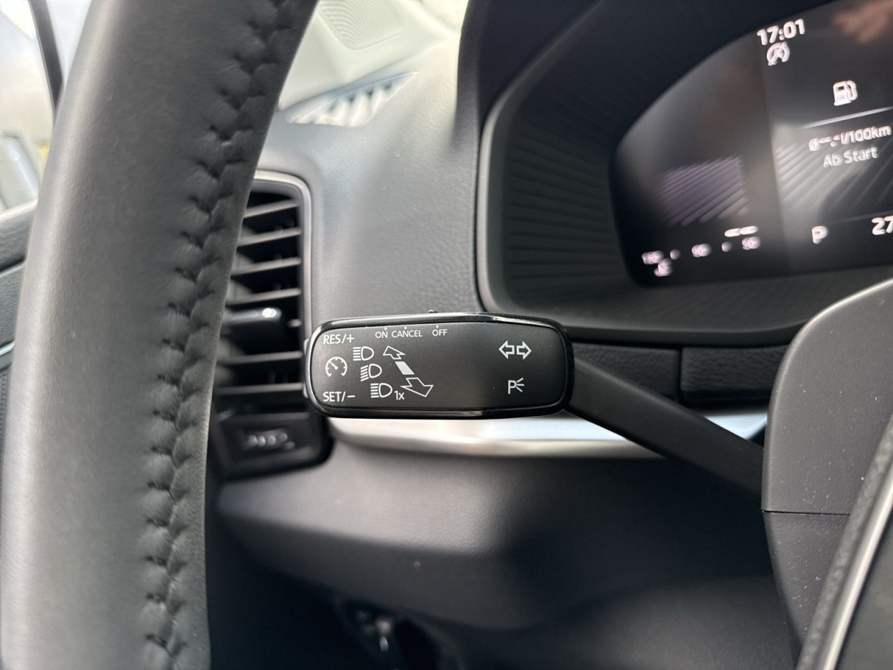 Skoda Karoq SELECTION 1.5TSI DSG ALU+4xSHZ+WSS BEHEIZT
