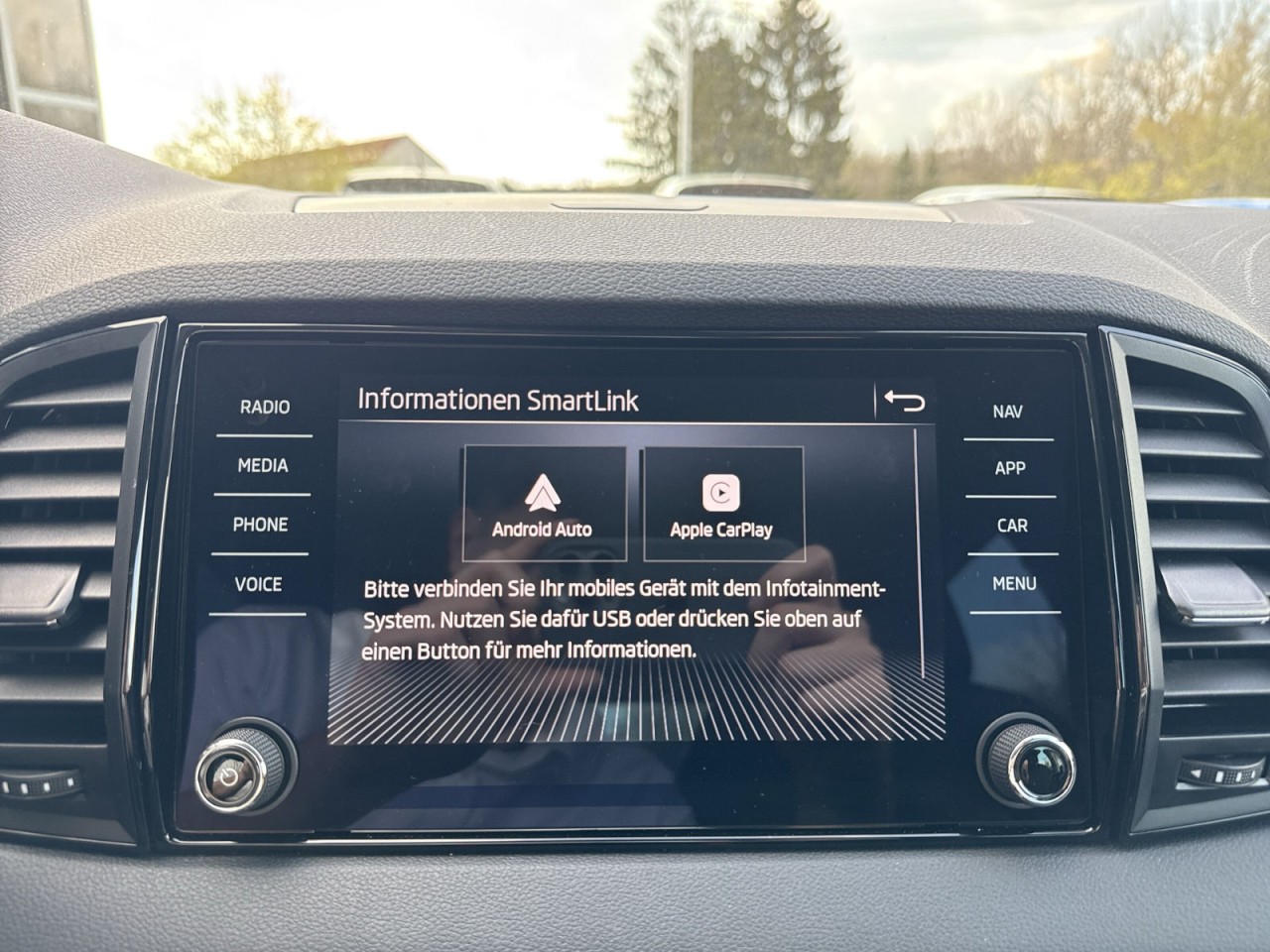 Skoda Karoq SELECTION 1.5TSI DSG ALU+4xSHZ+WSS BEHEIZT