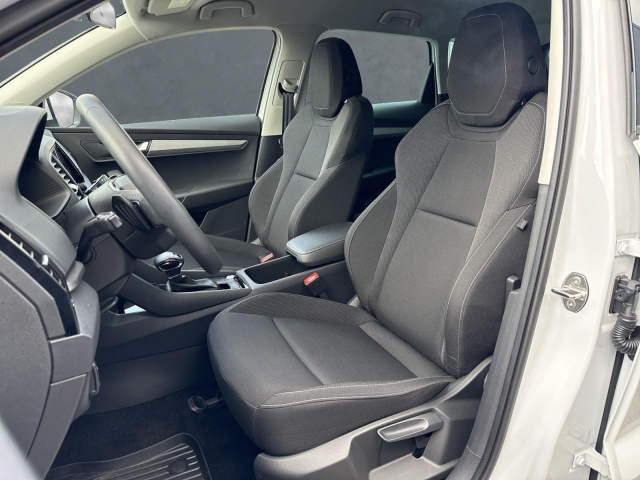 Skoda Karoq SELECTION 1.5TSI DSG ALU+4xSHZ+WSS BEHEIZT