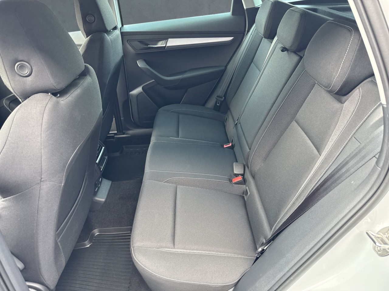 Skoda Karoq SELECTION 1.5TSI DSG ALU+4xSHZ+WSS BEHEIZT