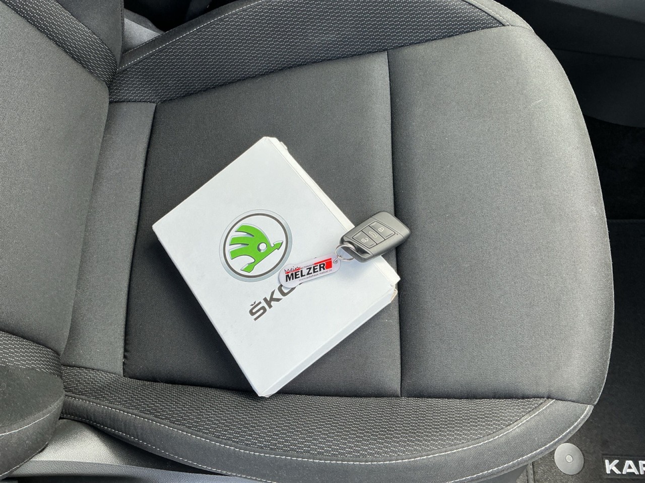 Skoda Karoq AMBITION 1.5TSI DSG AHK+SHZ+ALU+SMART-LINK