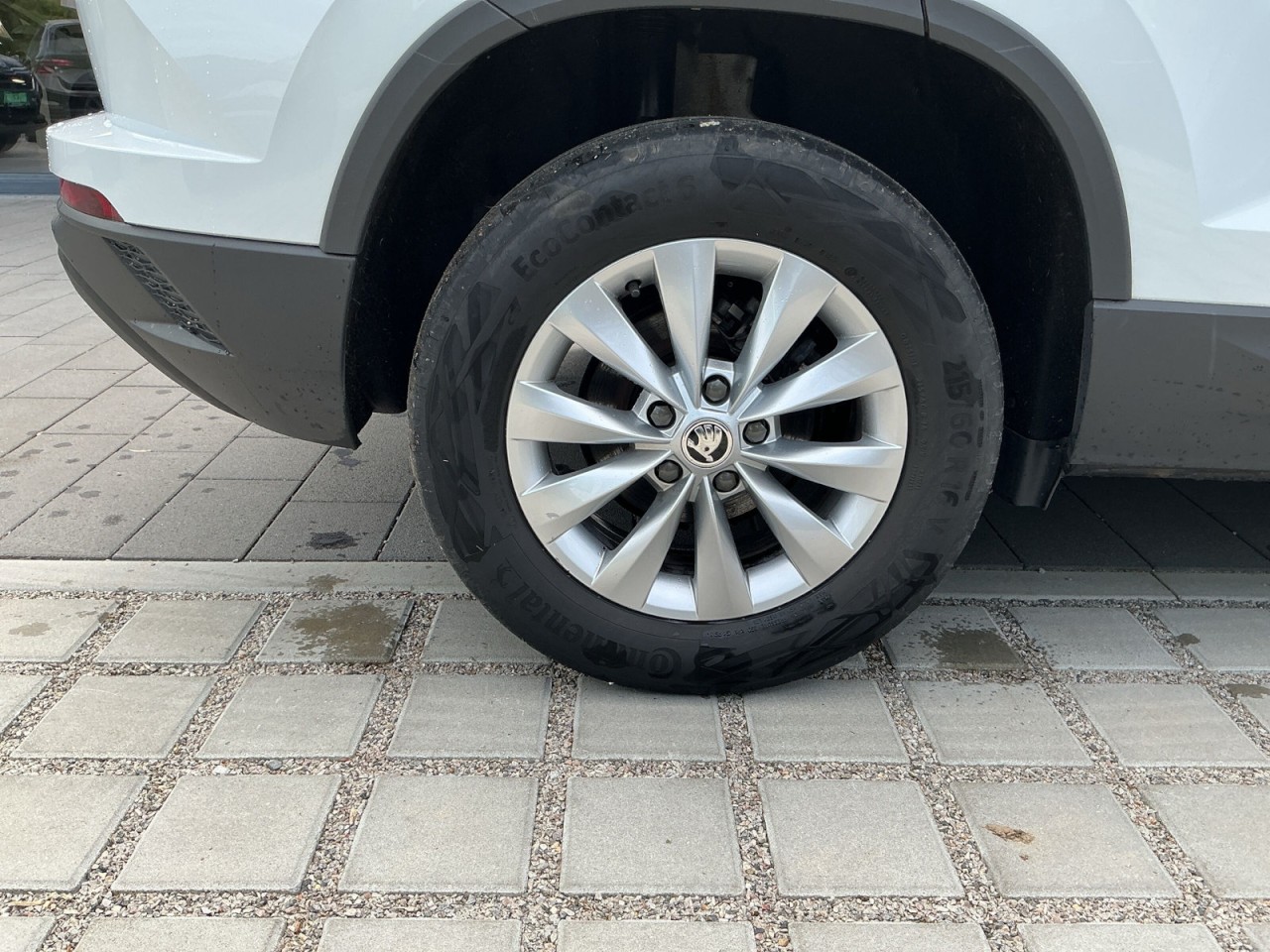 Skoda Karoq AMBITION 1.5TSI DSG AHK+SHZ+ALU+SMART-LINK