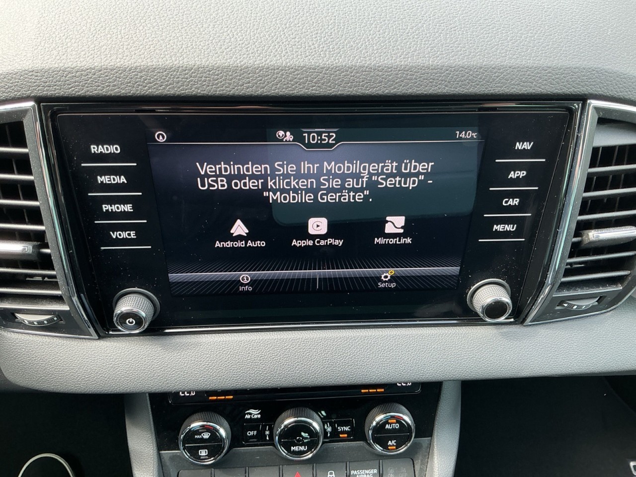 Skoda Karoq AMBITION 1.5TSI DSG AHK+SHZ+ALU+SMART-LINK