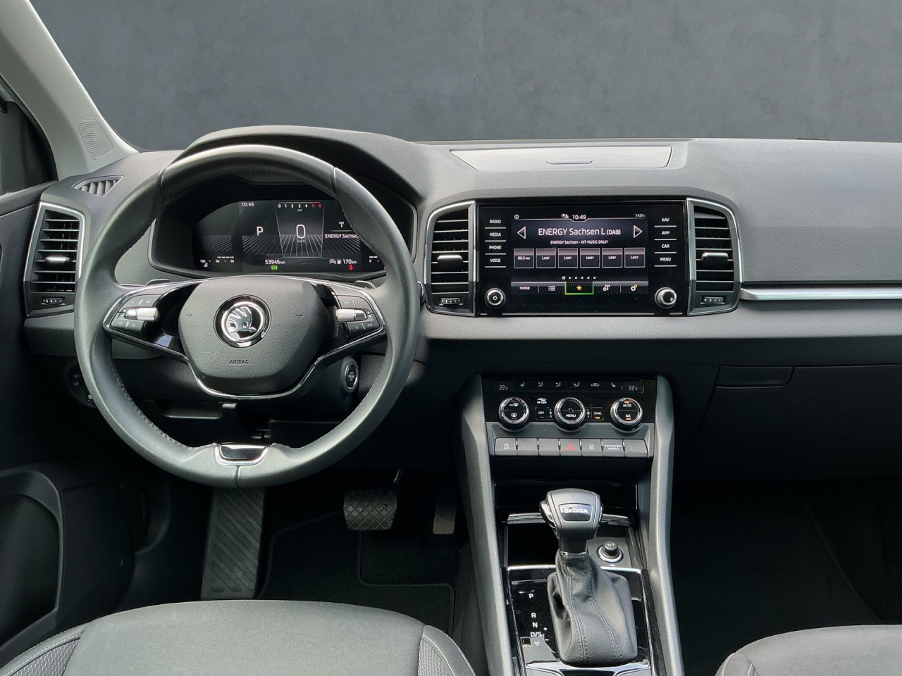Skoda Karoq AMBITION 1.5TSI DSG AHK+SHZ+ALU+SMART-LINK