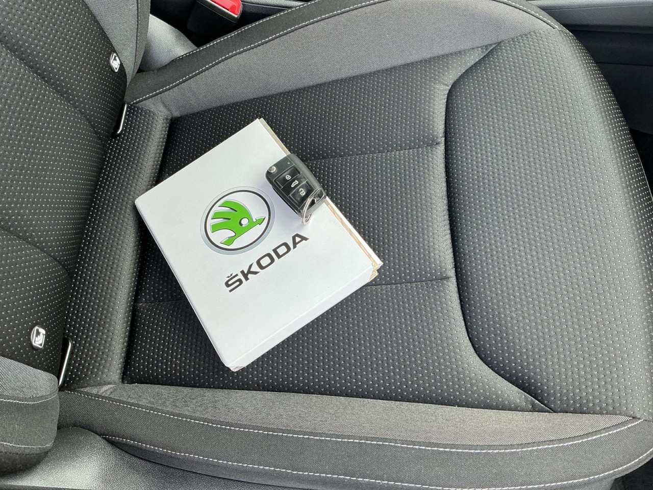 Skoda Scala TOUR 1.0TSI AHK+NAVI+PDC+SHZ+SMART-LINK+VC