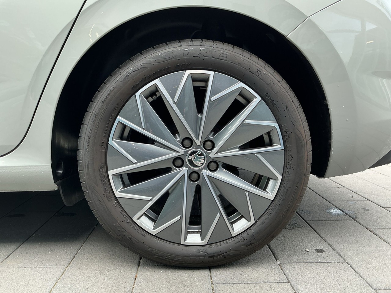 Skoda Scala TOUR 1.0TSI AHK+NAVI+PDC+SHZ+SMART-LINK+VC