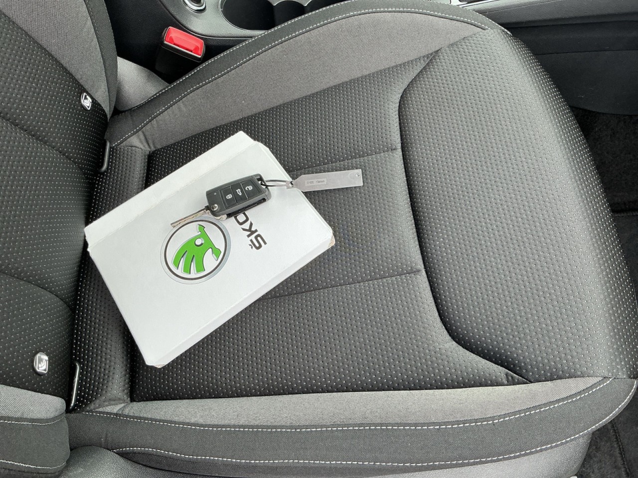 Skoda Kamiq TOUR 1.0 TSI DSG NAVI+PDC+SHZ+WSS BEHEIZT