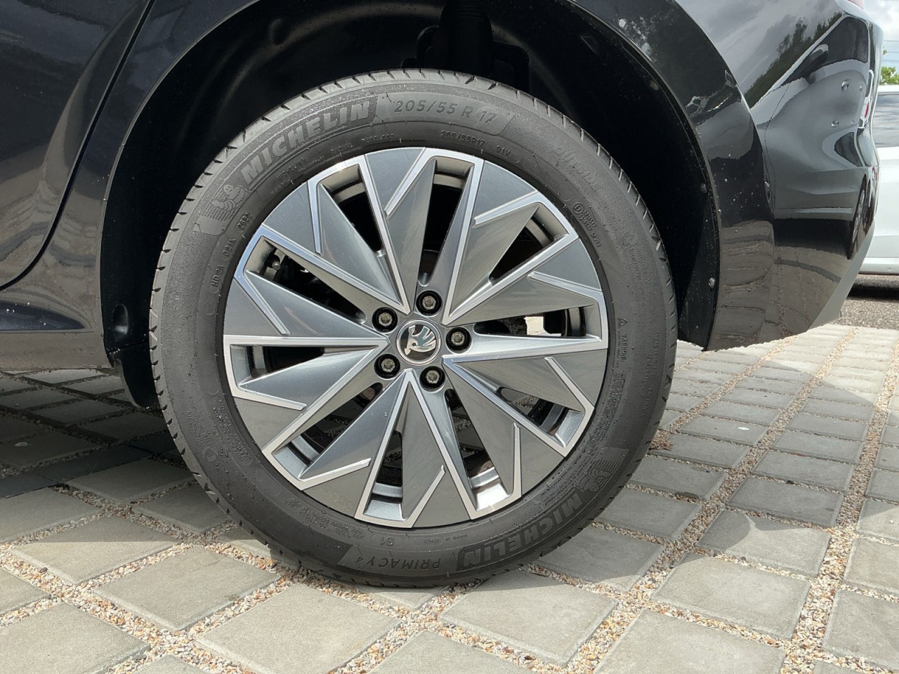 Skoda Kamiq TOUR 1.0 TSI DSG NAVI+PDC+SHZ+WSS BEHEIZT