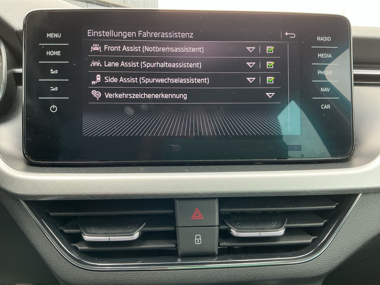 Skoda Kamiq TOUR 1.0 TSI DSG NAVI+PDC+SHZ+WSS BEHEIZT