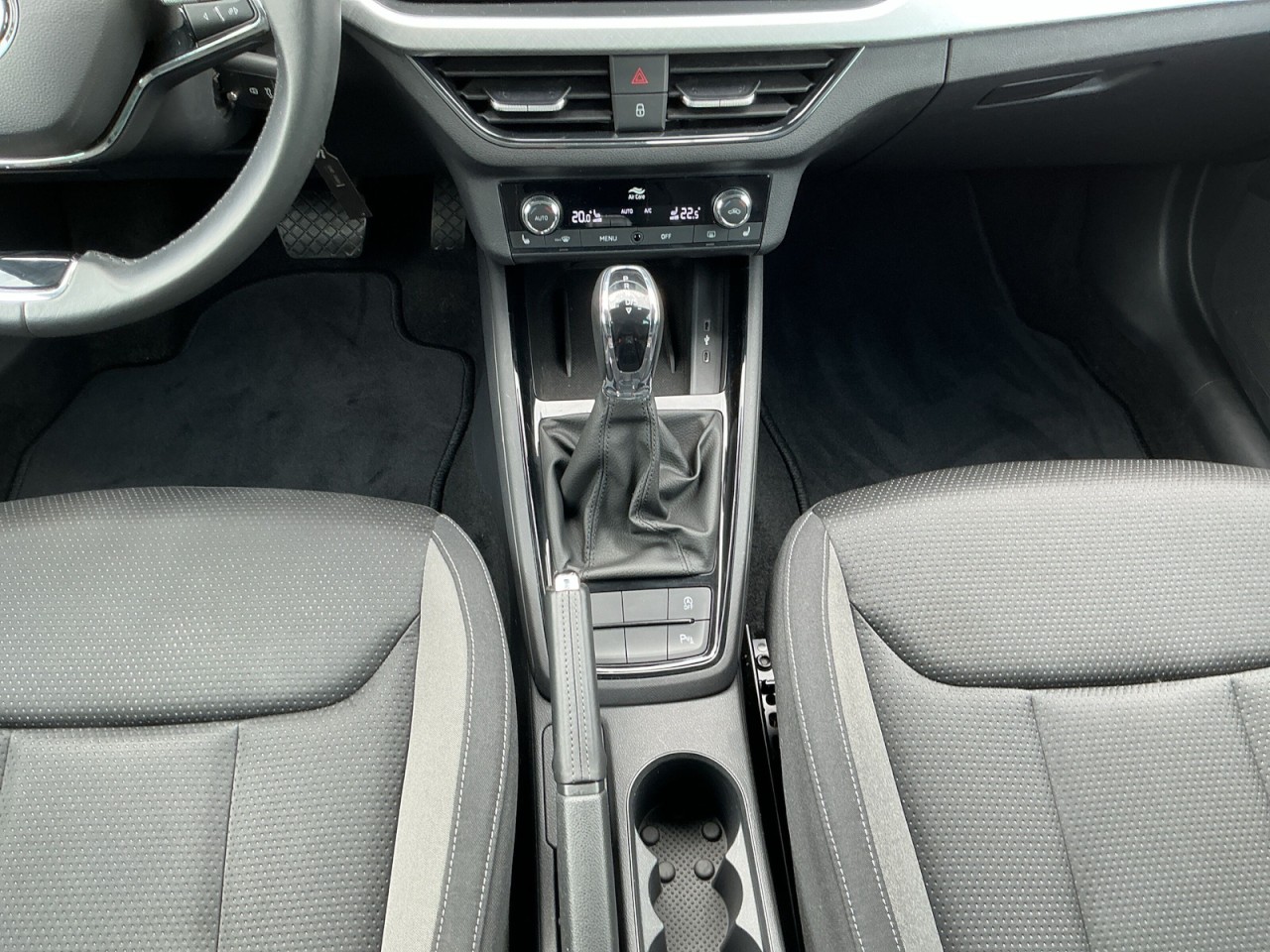 Skoda Kamiq TOUR 1.0 TSI DSG NAVI+PDC+SHZ+WSS BEHEIZT