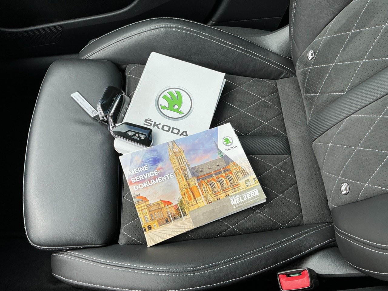 Skoda Octavia Cb. RS+ 2.0TSI DSG AHK+NAVI+PANO+HuD+ACC