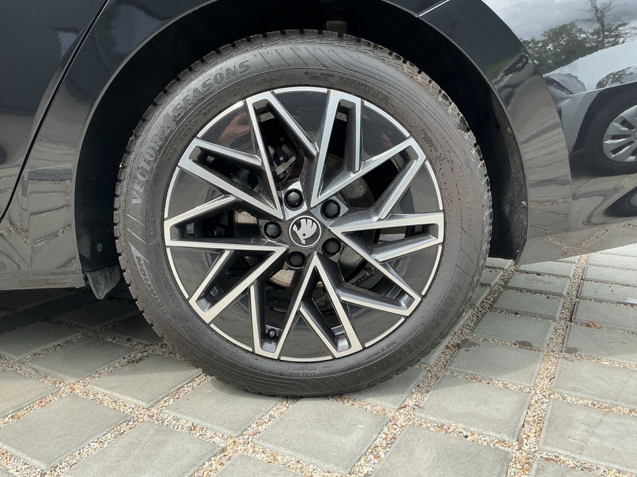 Skoda Octavia Cb. SPORTLINE 1.5eTSI DSG AHK+MATRIX+ACC