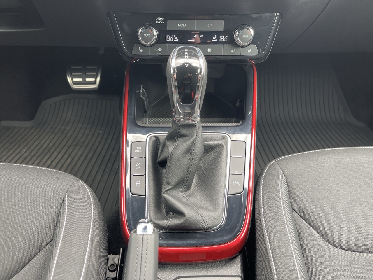 Skoda Fabia MONTE CARLO 1.5TSI DSG WSS-BEHEIZT+PDC+SHZ
