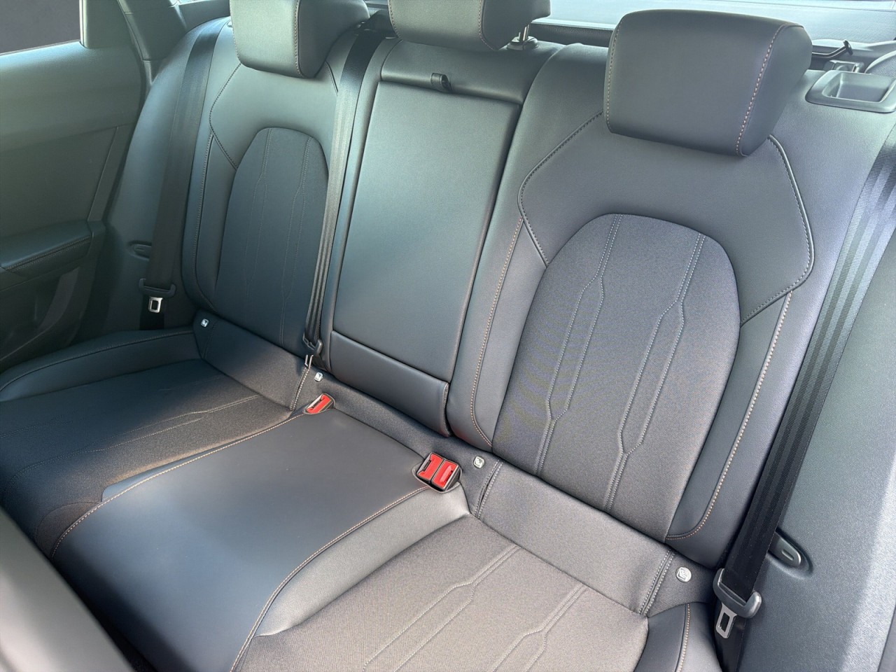 Cupra Leon SP 1.5 eTSI DSG AHK+ACC+SHZ+PDC+5J GARANTIE