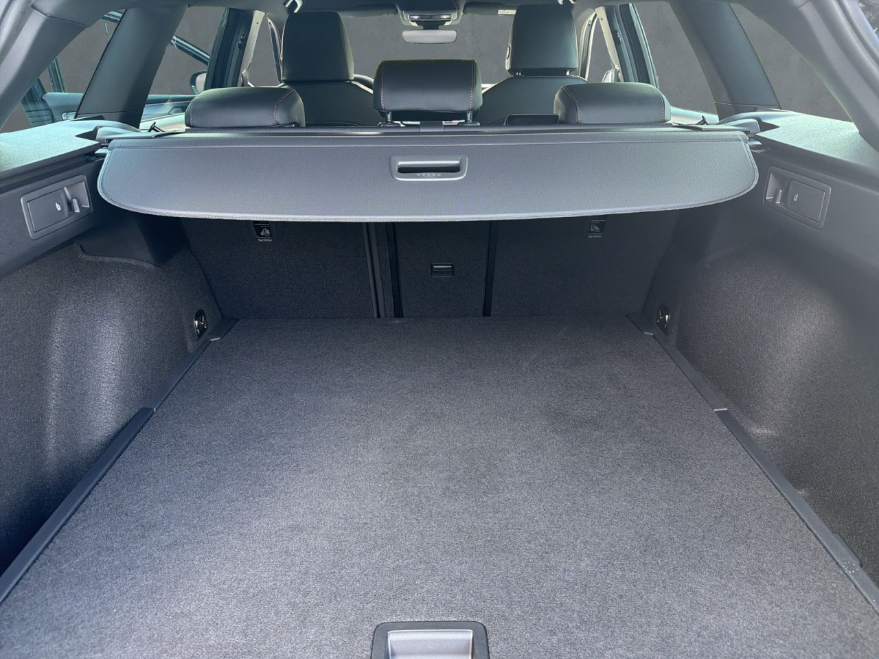 Cupra Leon SP 1.5 eTSI DSG AHK+ACC+SHZ+PDC+5J GARANTIE